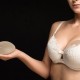 Alegerea potrivită: cum să decizi tipul și dimensiunea implantului mamar?